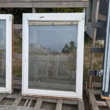 PLASTOVÉ OKNO 1150 × 1560 mm – STARŠÍ