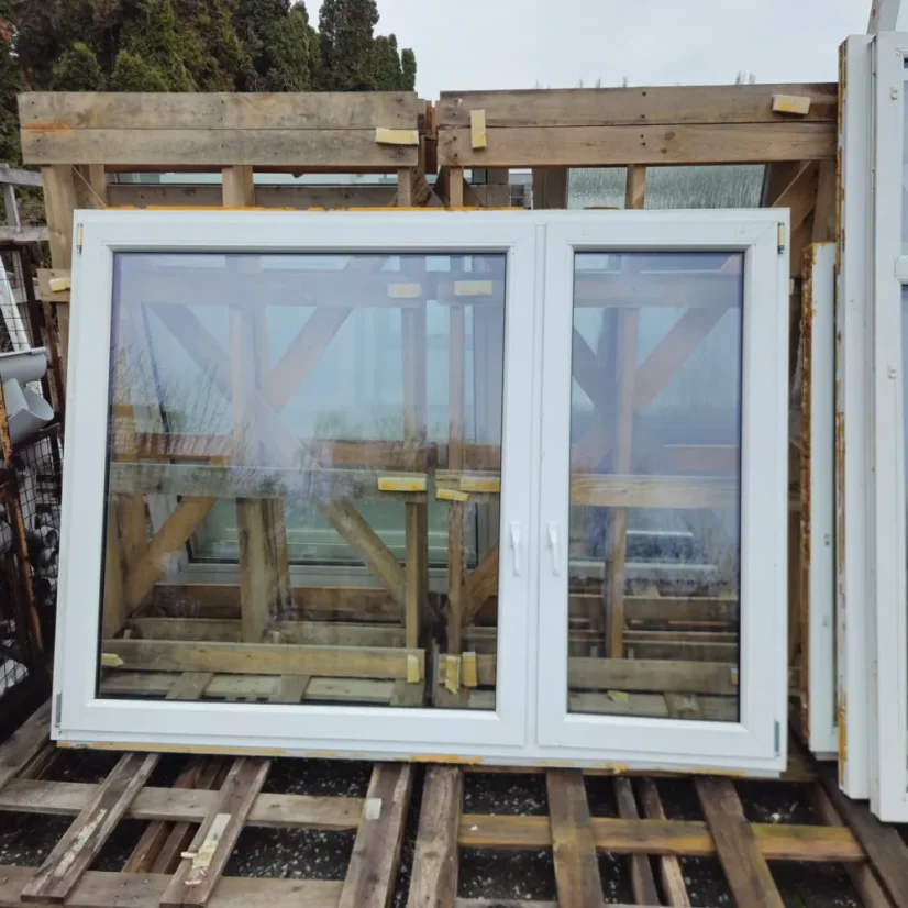 PLASTOVÉ OKNO 2070 × 1550 mm – STARŠÍ