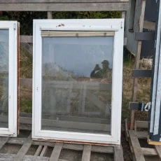 PLASTOVÉ OKNO 1150 × 1560 mm – STARŠÍ