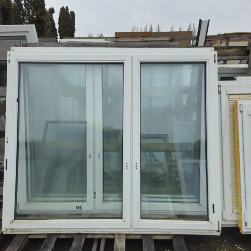 PLASTOVÉ OKNO 2090 × 1760 mm – STARŠÍ